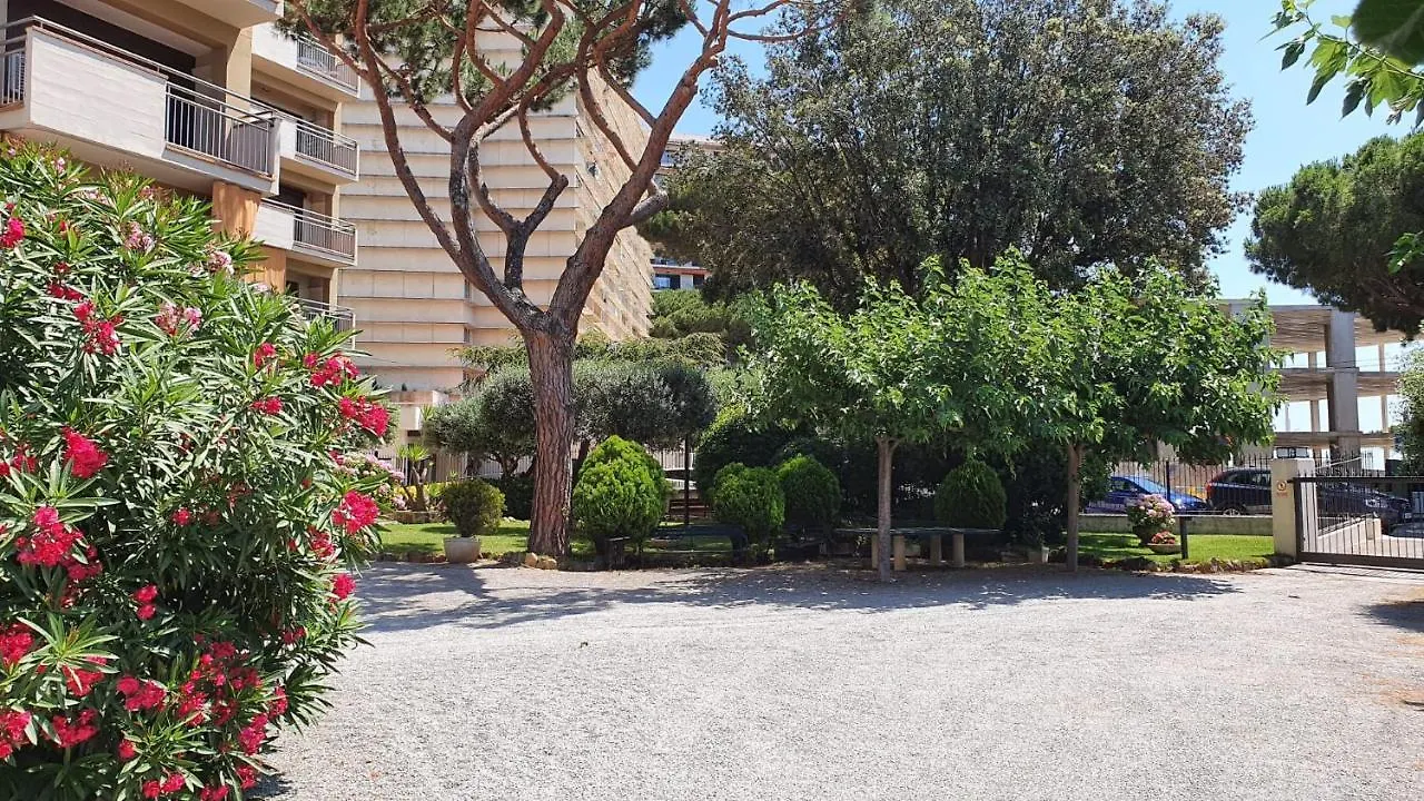 Apartamento Junto Al Mar Con Jardin Comunitario Y Parking Apartment Platja d'Aro 0*,  Spain